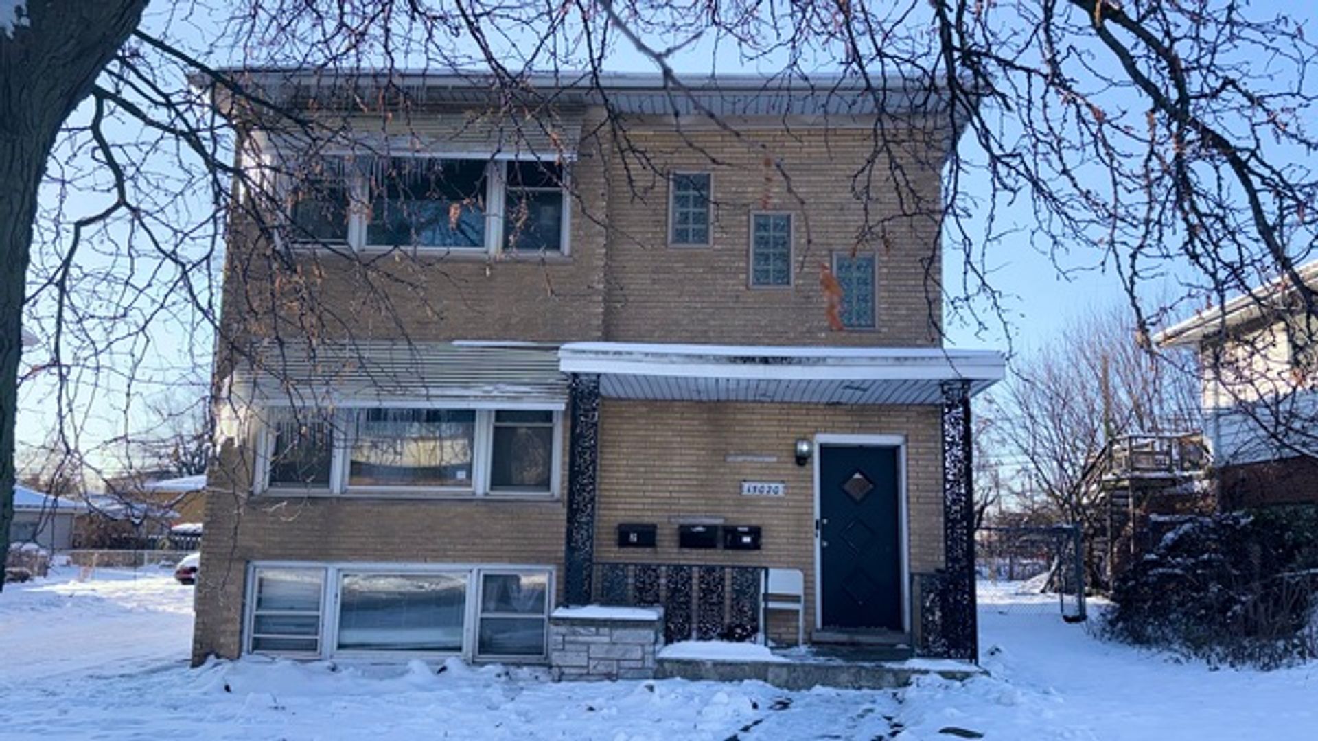 Dolton Apartment: 15020 Woodlawn Avenue