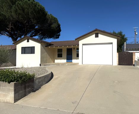 Charming 2 Bedroom, 1 Bathroom House With 1 Car Garage And Water Included In Solvang
