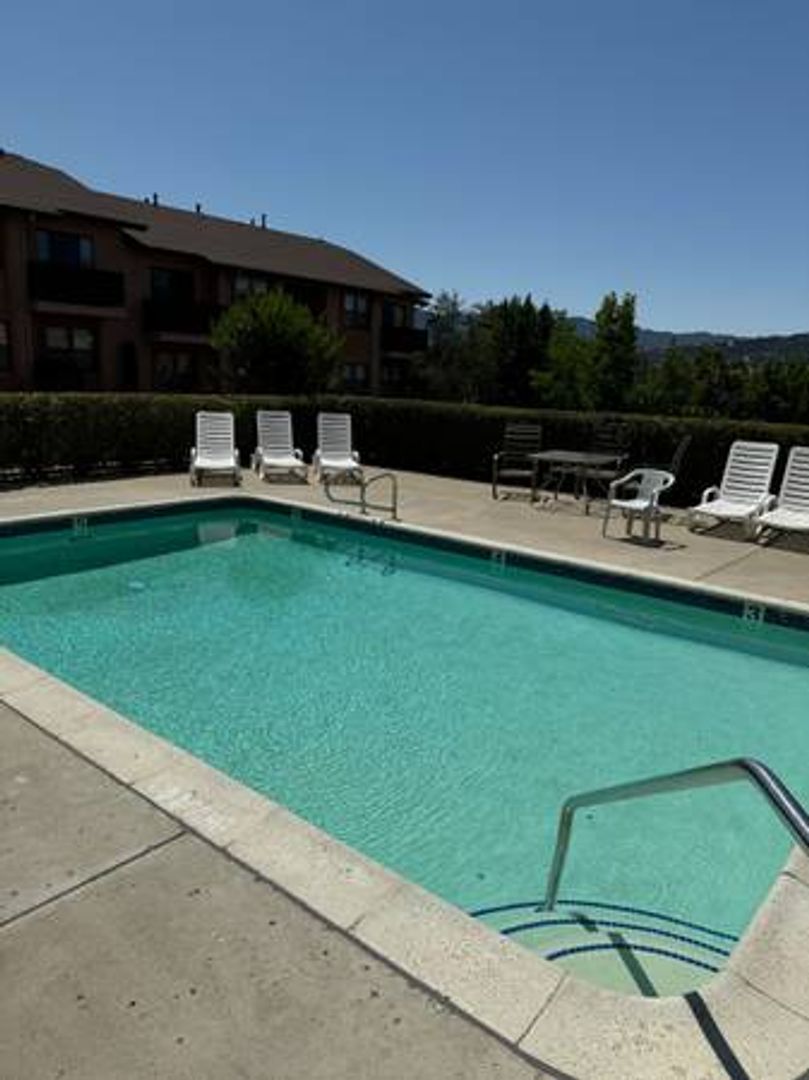 Solvang Apartment: 543 Amber Way