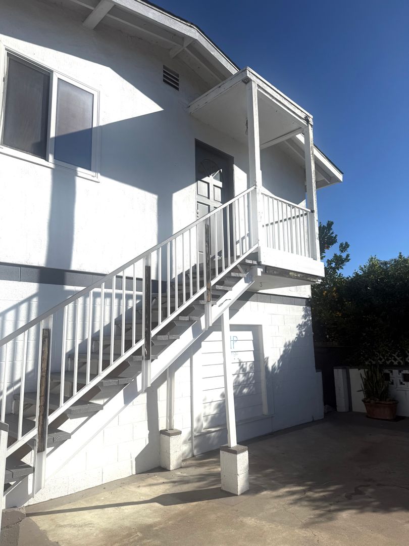 Santa Barbara Apartment: 1715 Chino Street