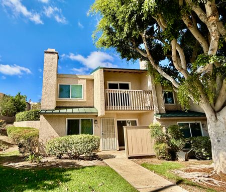 2 Story, 2 Bedroom 1.5 Bath Townhouse w/ Large 2 Car Garage Available – photo 1
