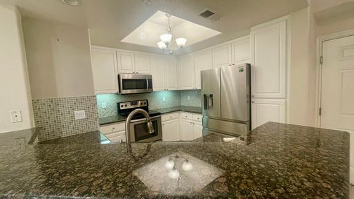 Beautiful 2 bedrooms + Den/Office or Bonus room, 2 bath condo in La Jolla for rent! – photo 1