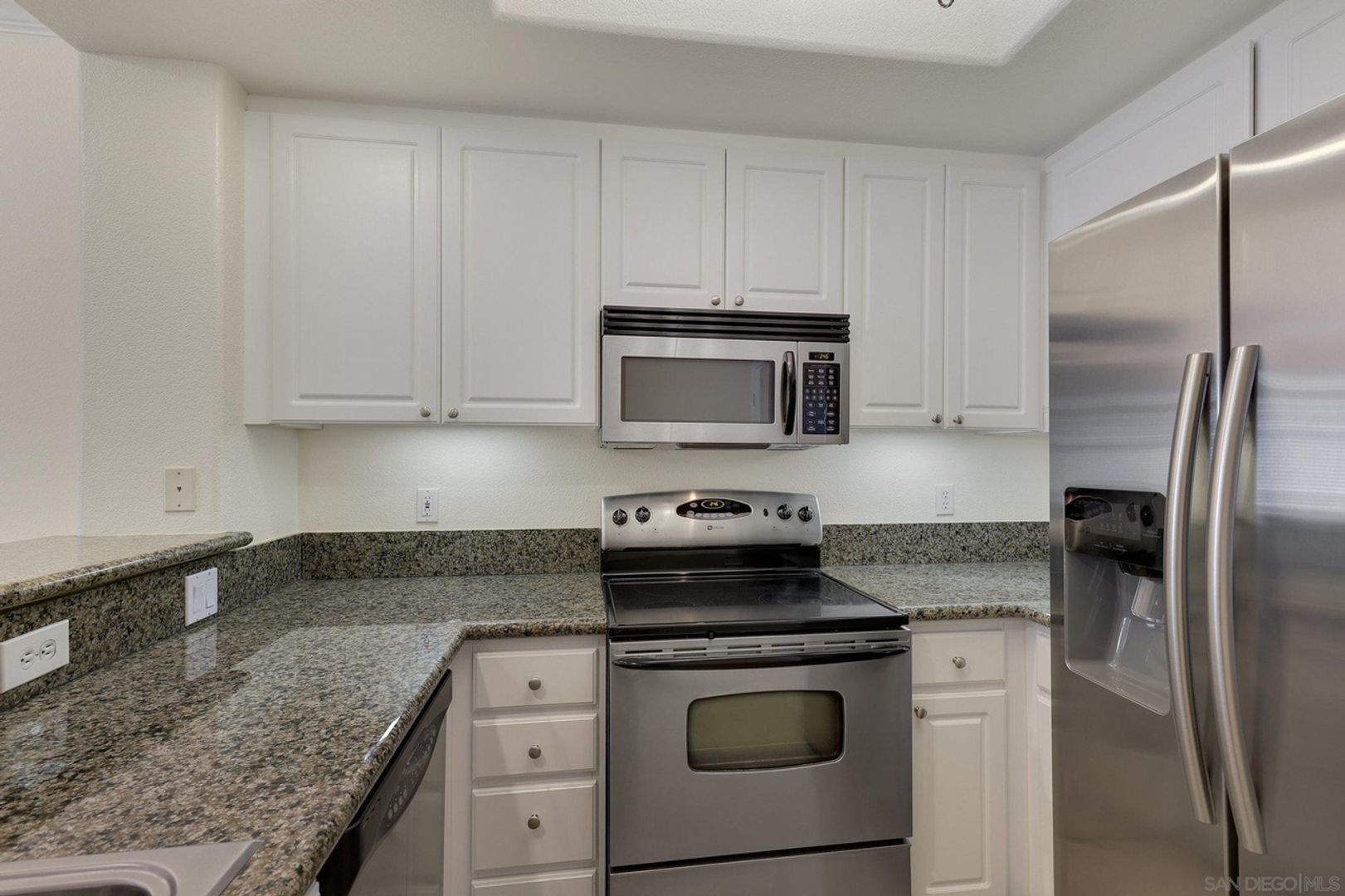 Beautiful 1 bedroom, 1 bath condo for rent at Regents La Jolla! 
