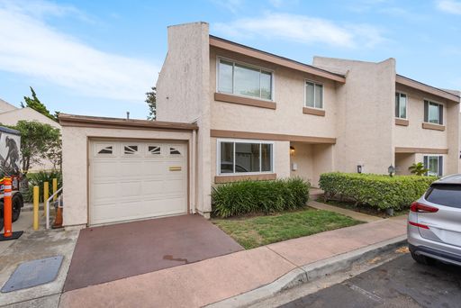 Beautifully Upgraded 3-Bedroom Townhome in Clairemont with Private Patio & Garage – photo 1