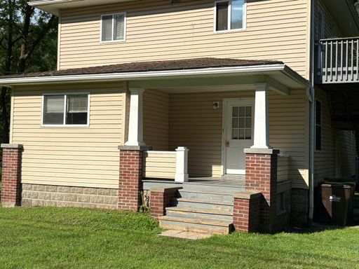 1st Floor apartment located in Bartonsville near 611!