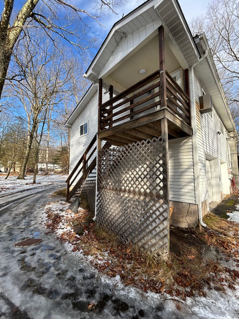 Henryville Apartment: 110 Gannet Drive