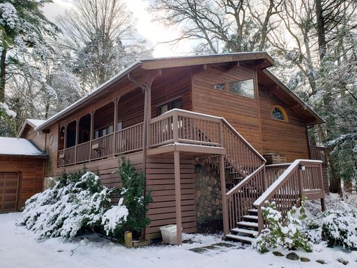 Gorgeous River Front Cabin in the Woods Fully Furnished!