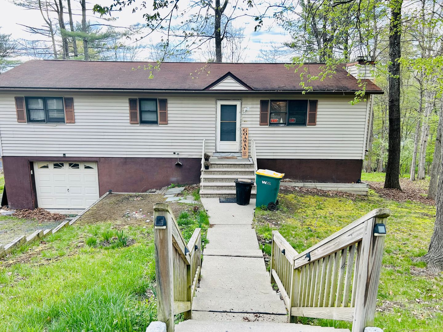 East Stroudsburg House: 5081 Pine Ridge Rd N