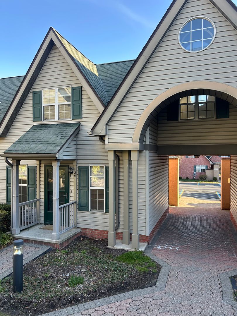 East Stroudsburg House: 201 Walnut Grove