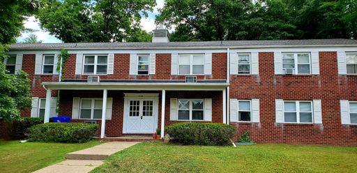 Large 2 bedroom, 1.5 bath apartment located in Stroudsburg!