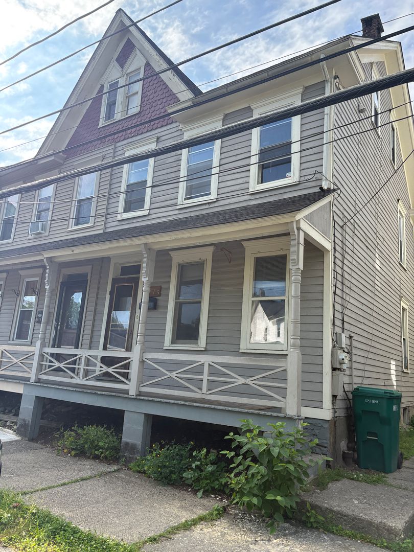 Stroudsburg House: 915 Sarah Street