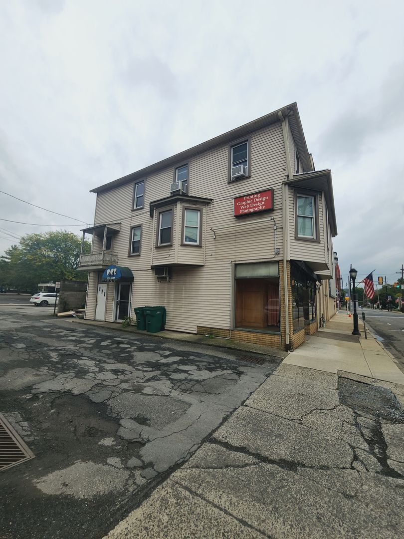 East Stroudsburg Apartment: 118-120 S. Courtland St
