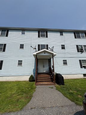 Beautifully updated 2 bedroom apartment in East Stroudsburg Borough