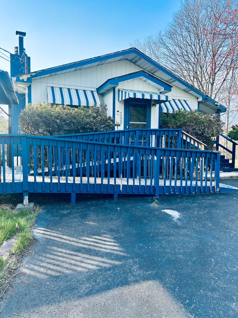 Tunkhannock Twp House: 1228 Allegheny Dr