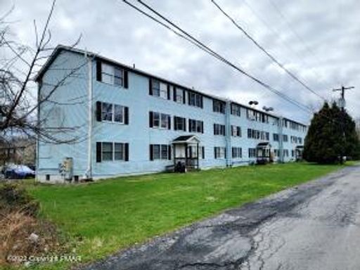 Beautifully updated 2 bedroom apartment in East Stroudsburg Borough
