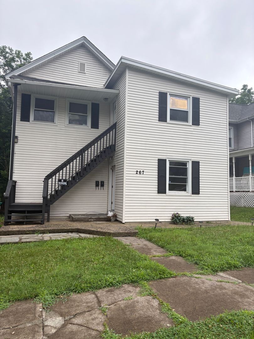 East Stroudsburg Apartment: 267 Brodhead Ave
