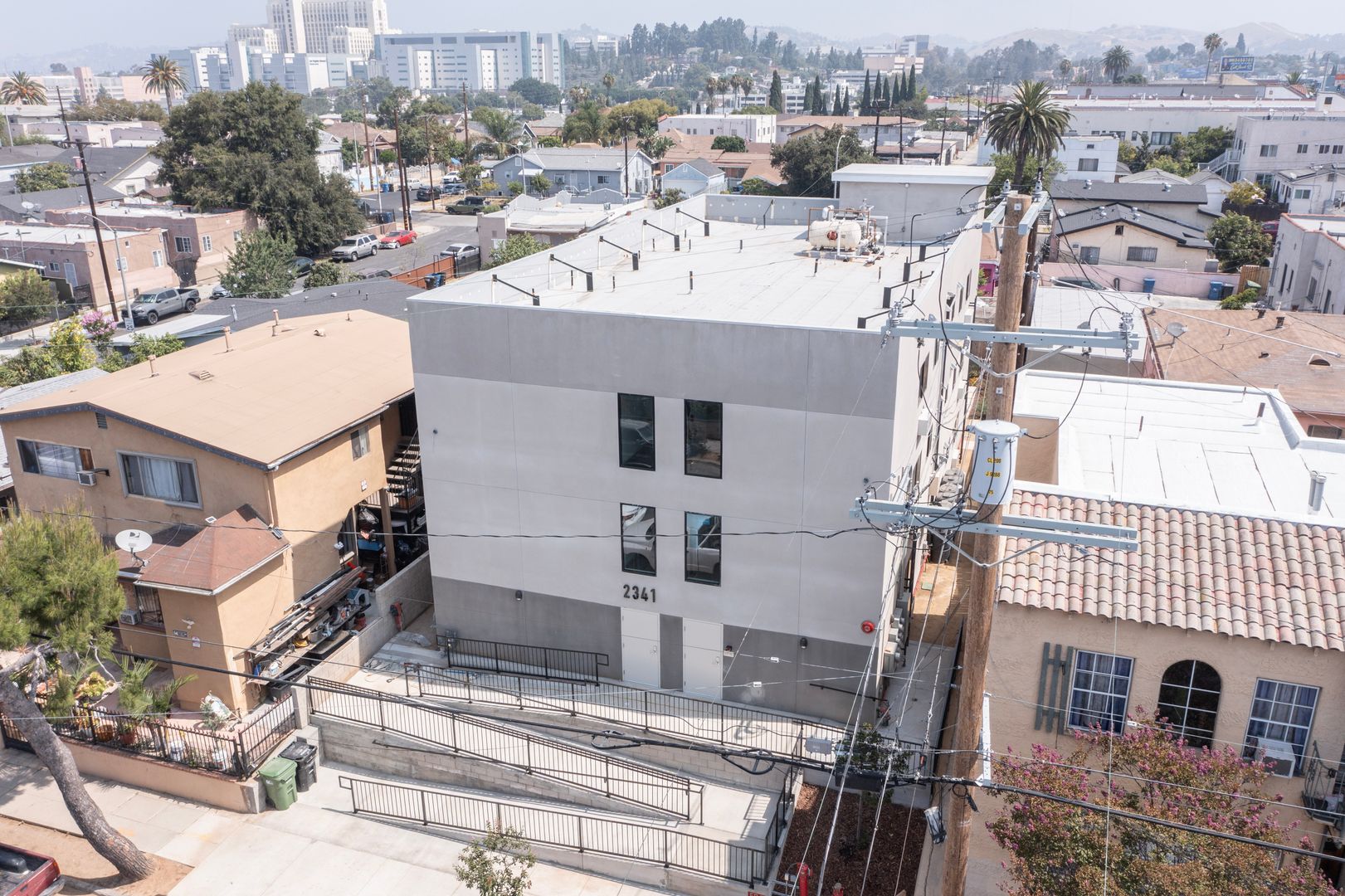 Los Angeles Apartment: 2341 Sherdian Street