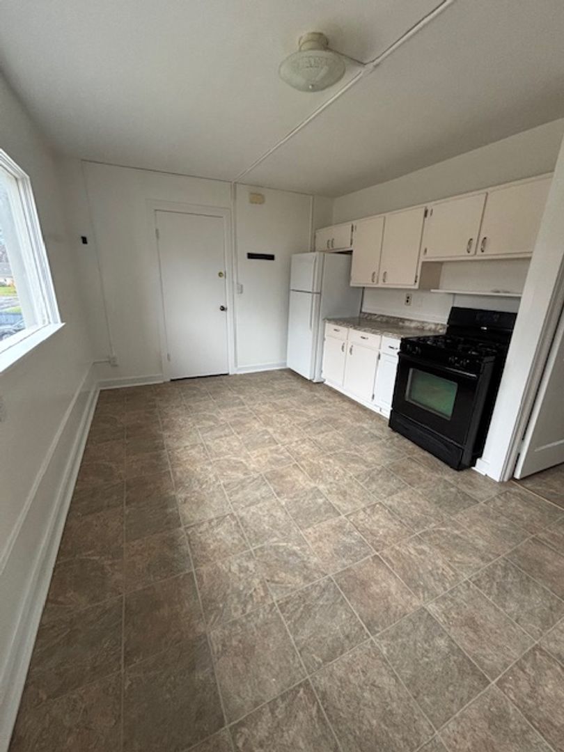 East Syracuse Apartment: 316 Highland Avenue