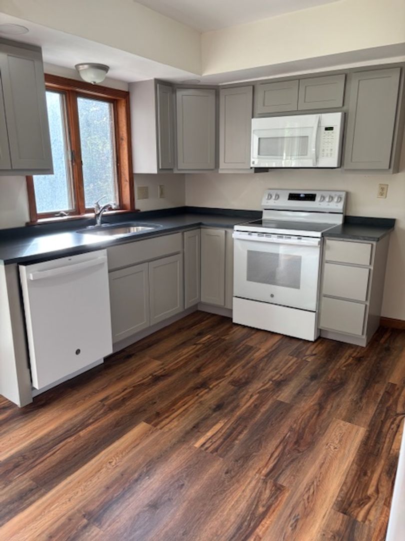 Manlius Apartment: 4666-68 Troop K Road