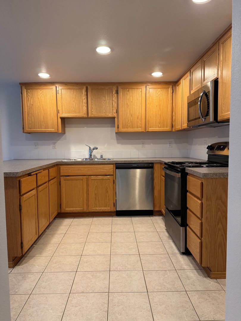 Spanaway House: 19921 9th Ave Ct E