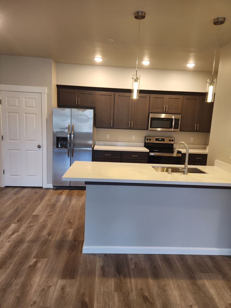 Bonney Lake Apartment: 9803 221st Ave E