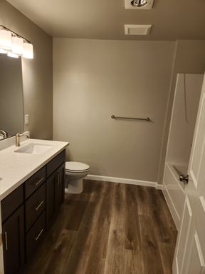"Charming 2-Bed, 2-Bath Apartment in Bonney Lake - Spacious 948 Sq Ft Living!"