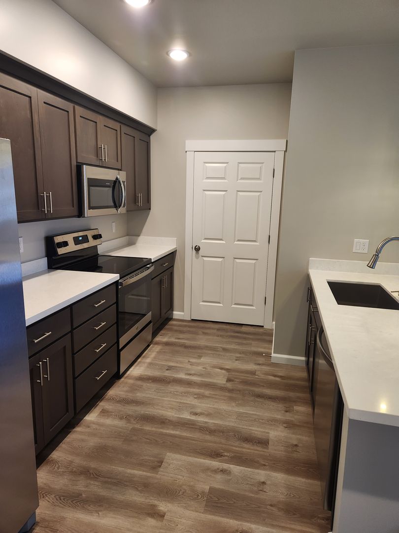 Bonney Lake Apartment: 9803 221st Ave E