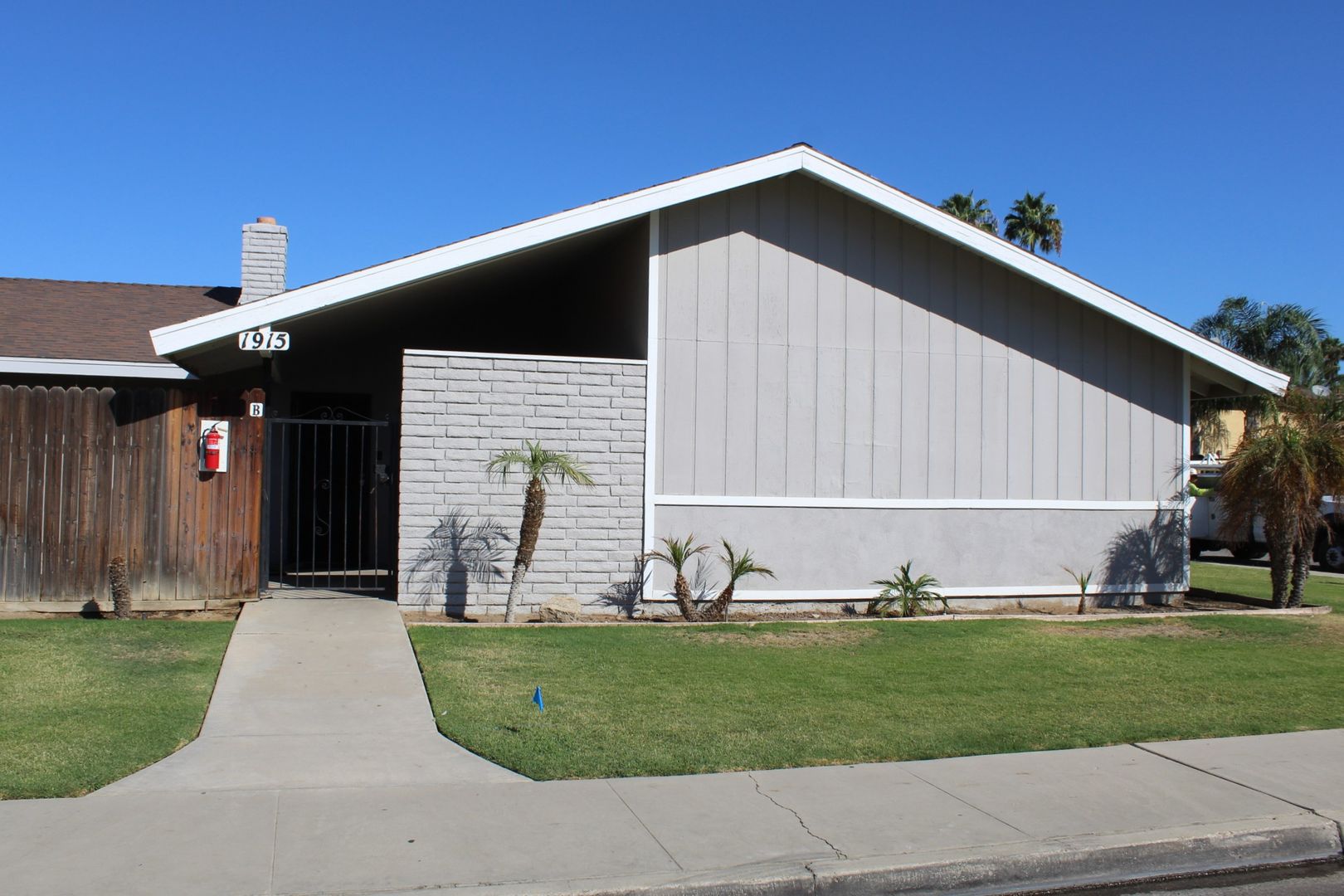 Bakersfield Apartment: 1915 Hasti Acres