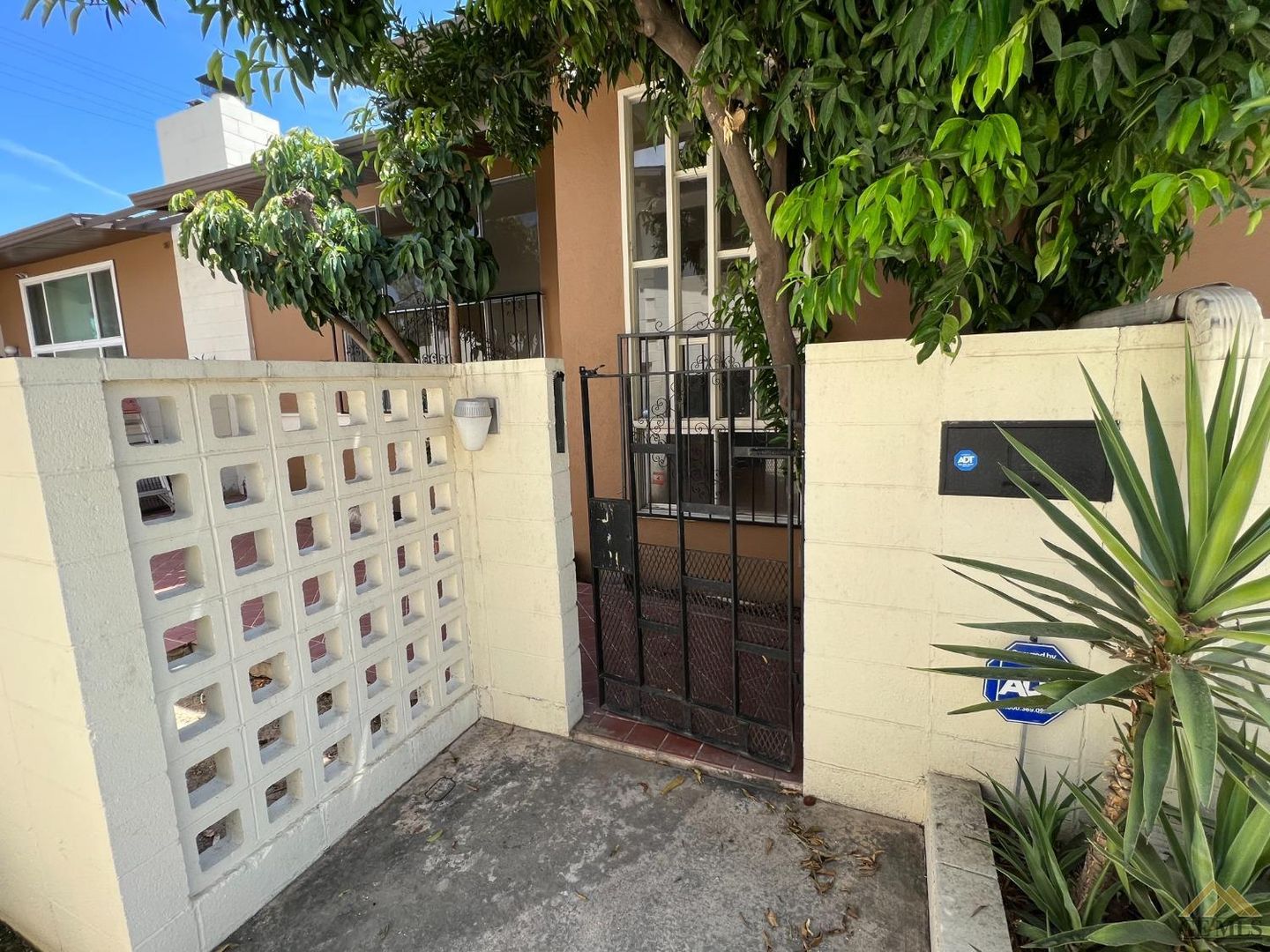 Bakersfield House: 3901 Union Ave. #12