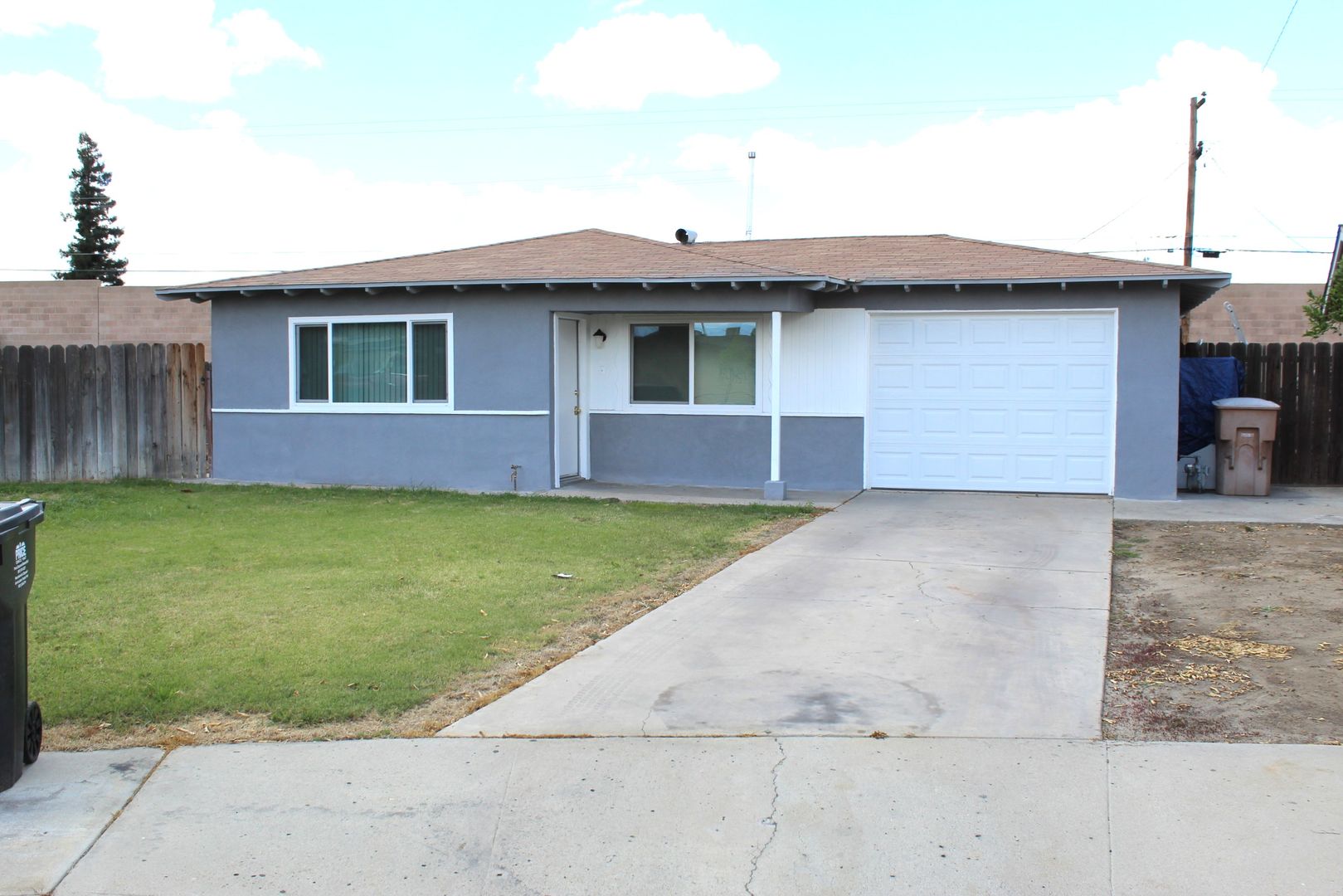 Bakersfield House: 2625 Miria Dr.
