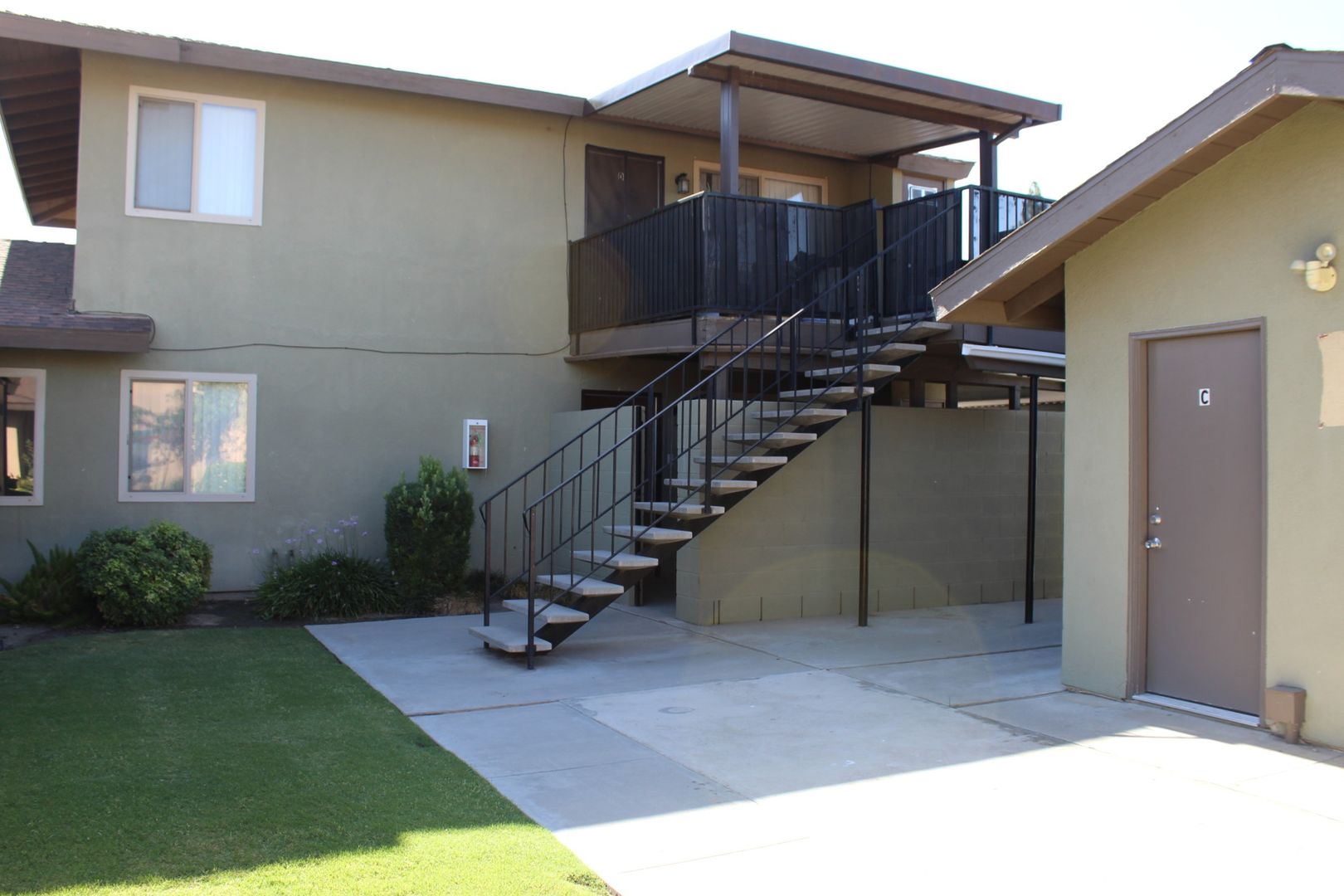 Bakersfield Apartment: 5913 Nogal Ave