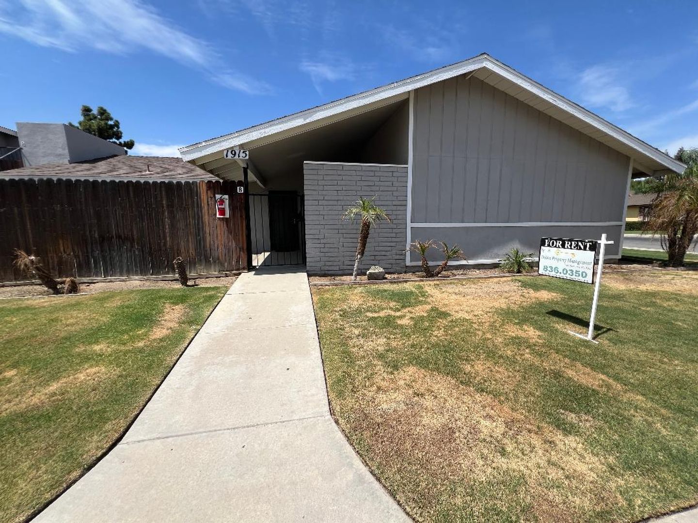 Bakersfield Apartment: 1915 Hasti Acres