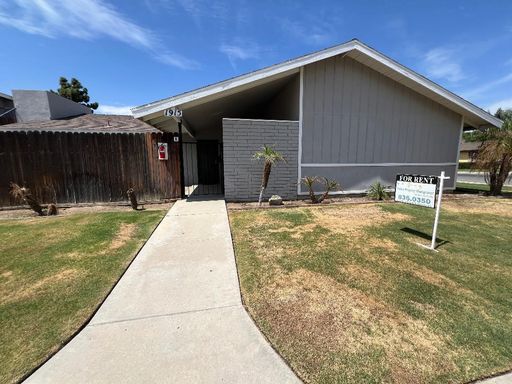 3 Bedroom 2 Bathroom Apartment for Rent Southwest Bakersfield – photo 1