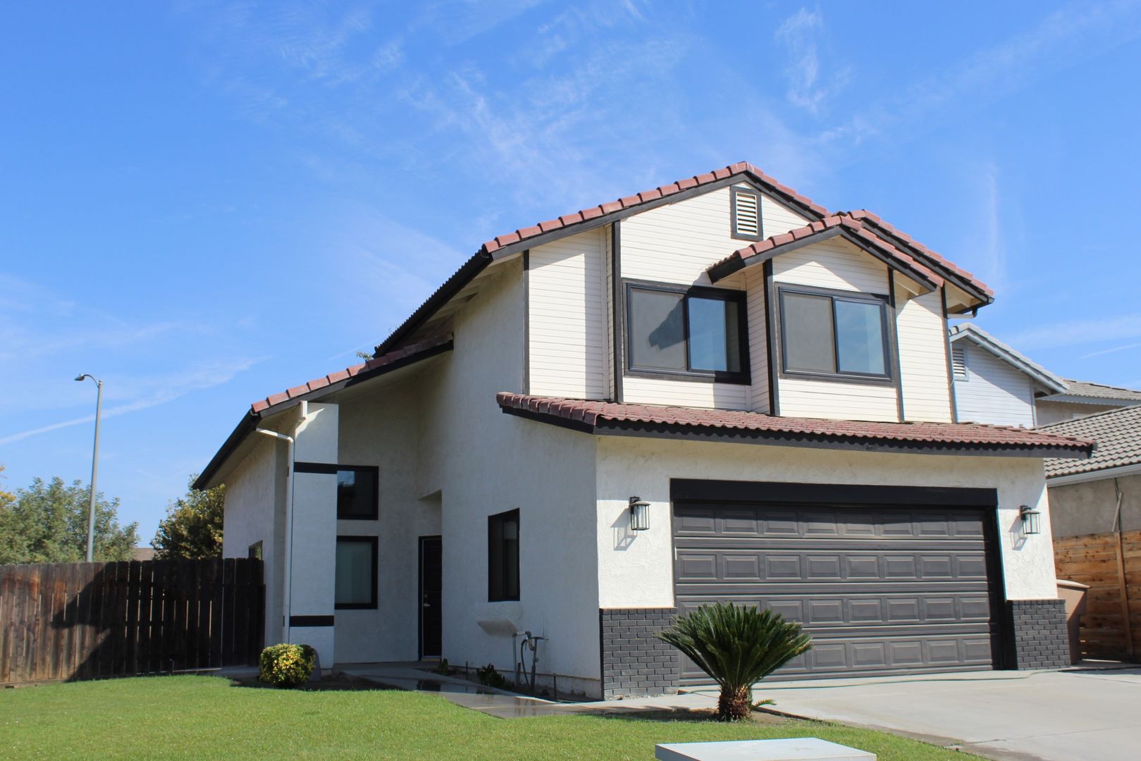 Bakersfield House: 8112 Willowglen Dr.