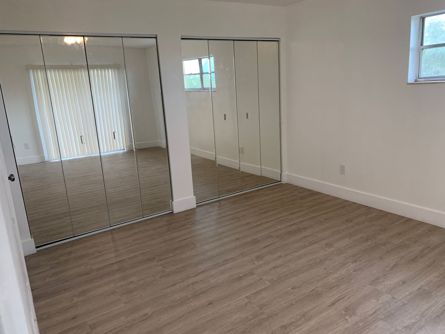 Davie Apartment: 4147 Stirling Rd #102
