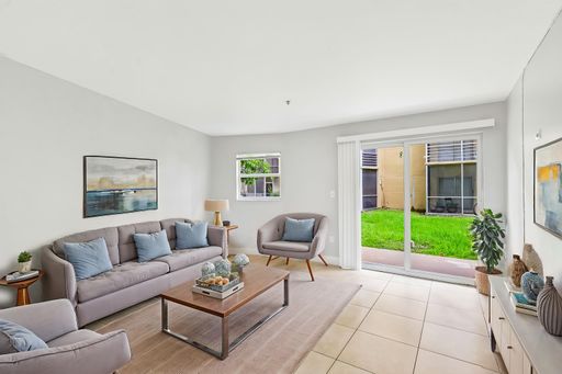 1 Bedroom 1.5 Bathrooms – photo 1