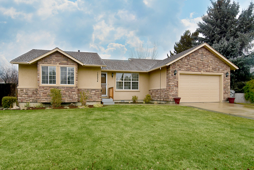 3BD Home on an Oversized Lot with a Standalone SHOP!! – photo 1