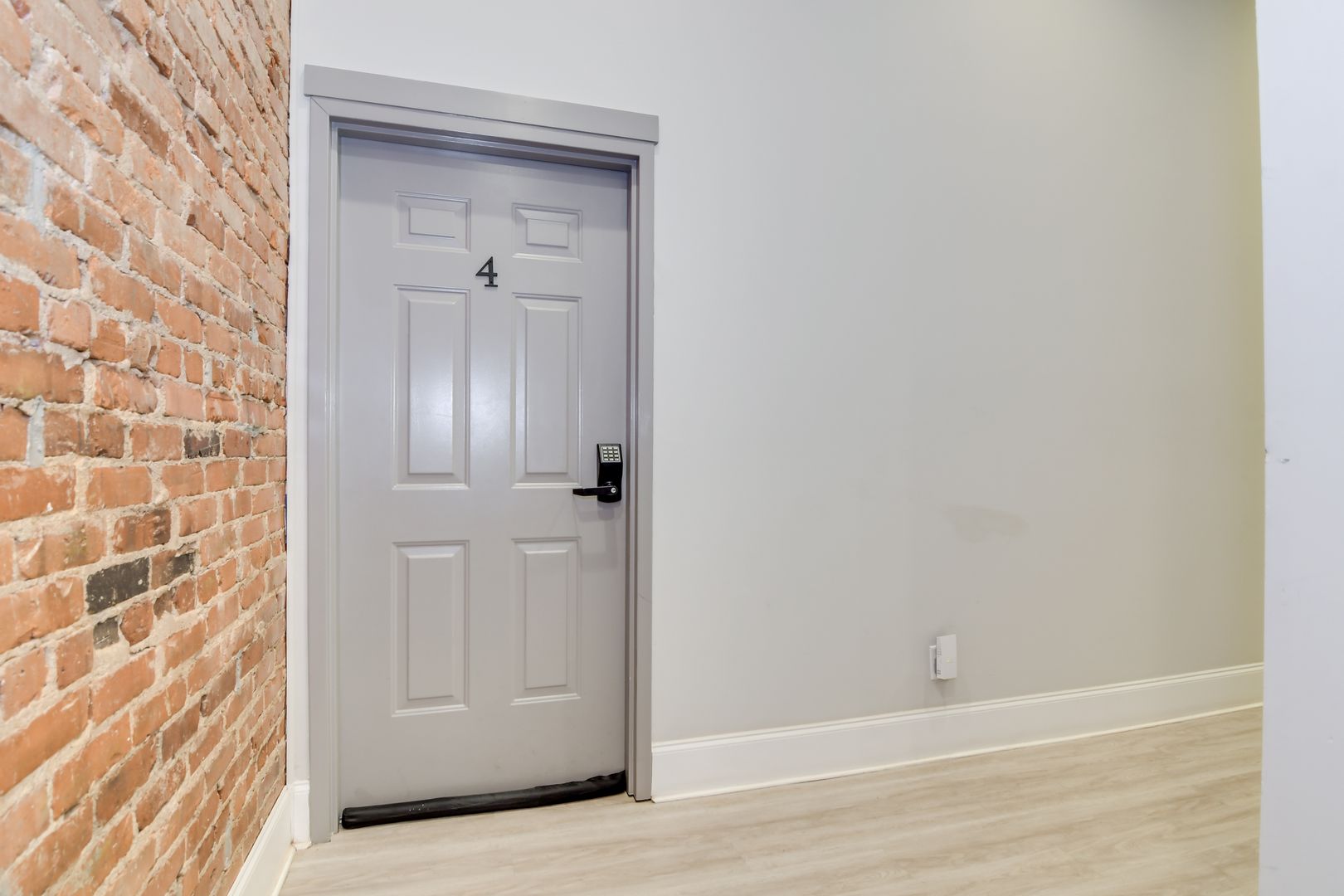 Harlem House: 164 N Louisville St Apt 4