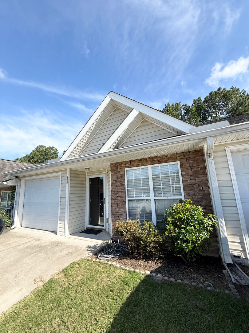 Augusta House: 275 Caldwell Cir
