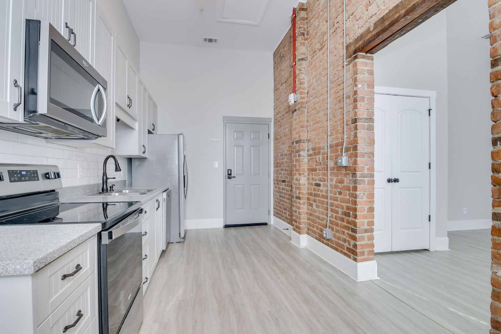 Harlem House: 164 N Louisville St Apt 4