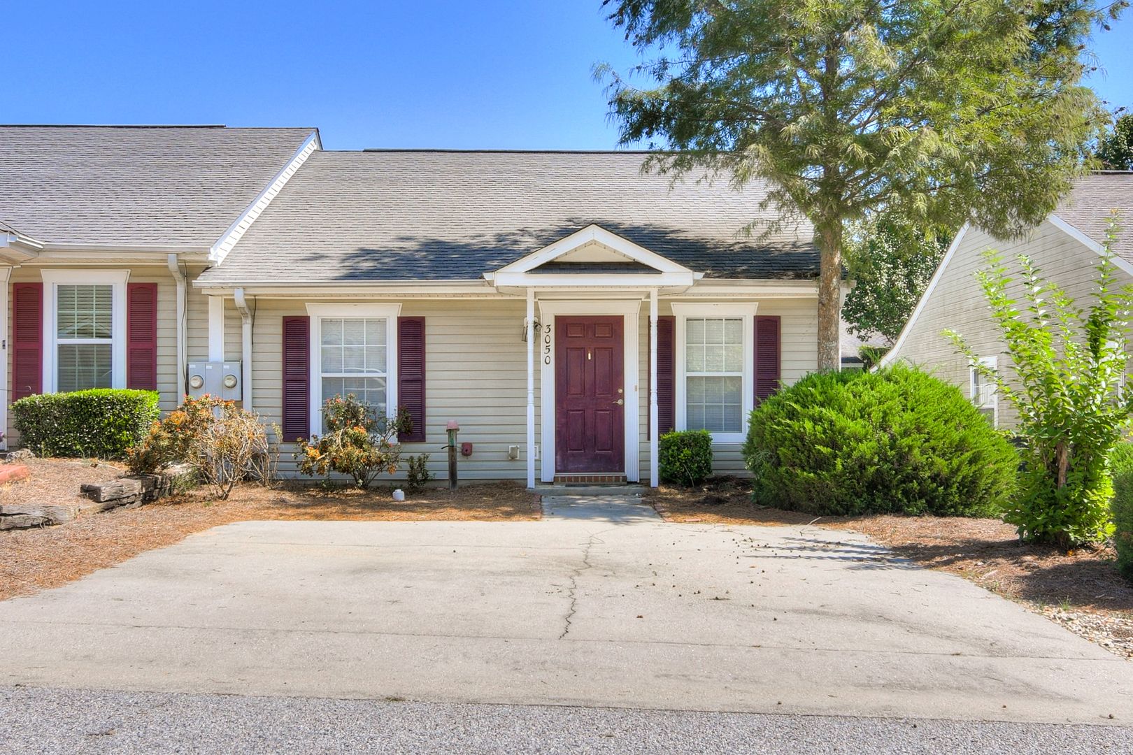 Updated 2 Bed 2 Bath Townhouse