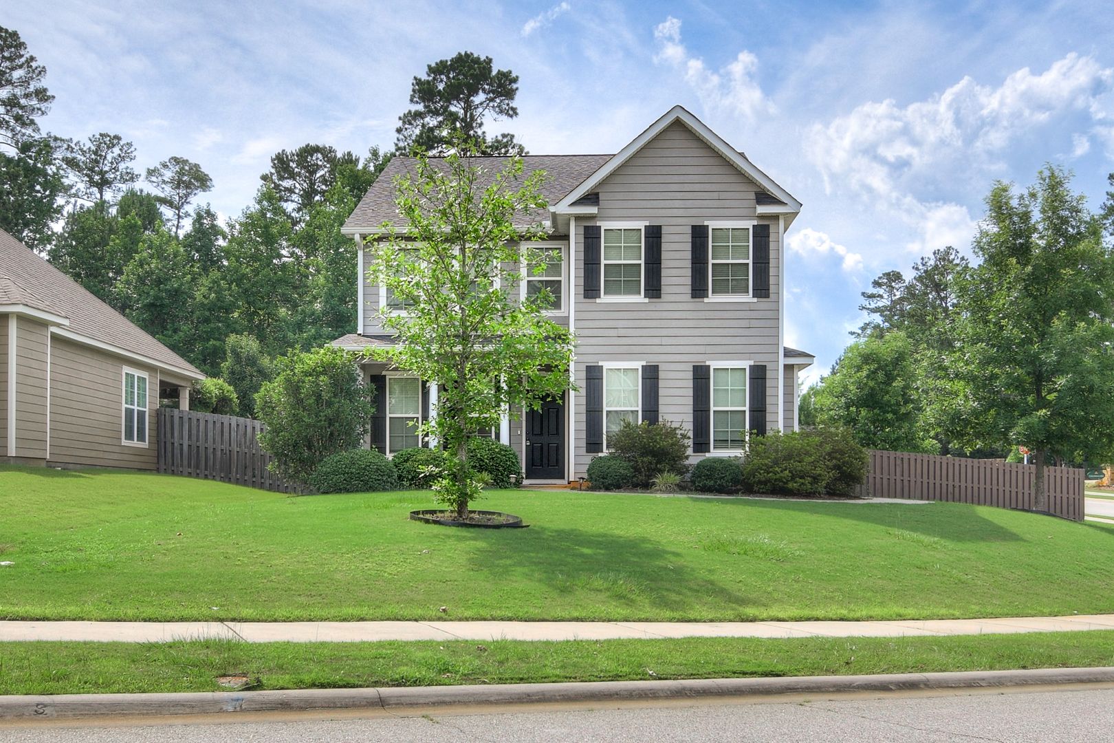 Evans House: 344 Colonnades Dr
