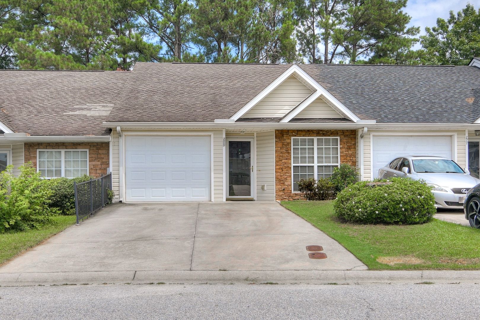Augusta House: 275 Caldwell Cir