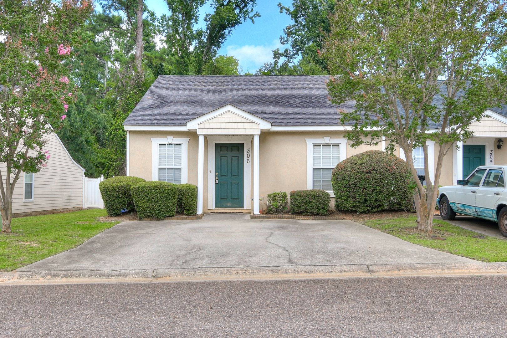 Evans House: 306 Evans Lake Way