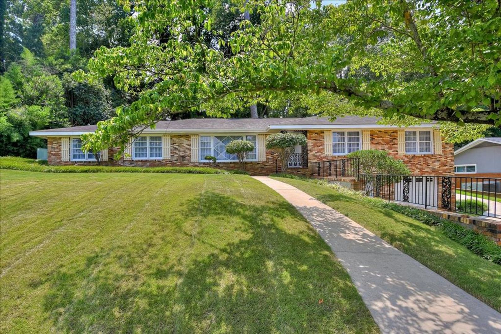 Augusta House: 2279 Overton Rd