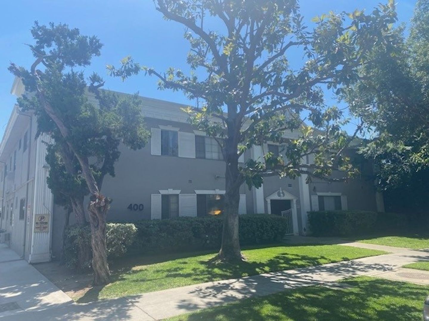 Pasadena Apartment: 400 N. Mentor Ave.