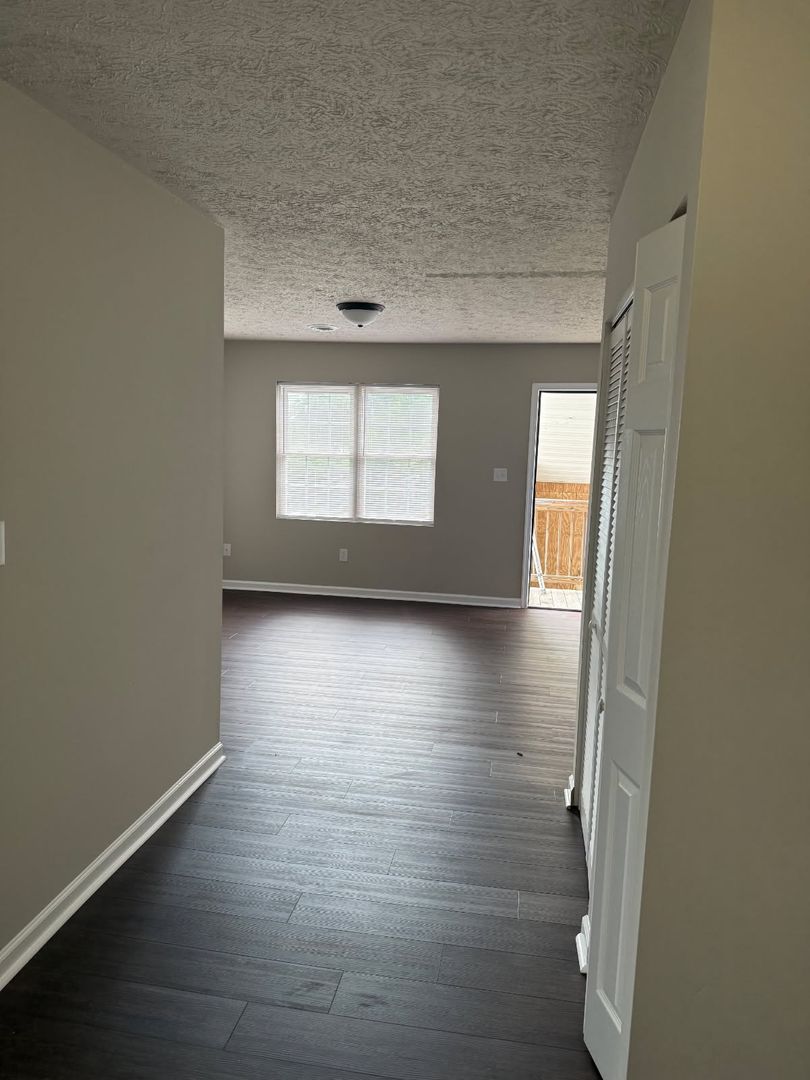 Crewe Apartment: 401 Dade Street