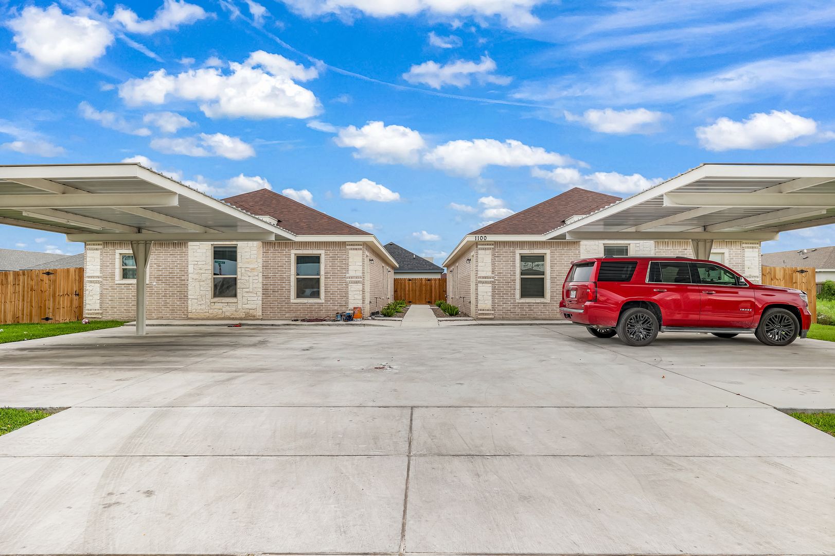 Alton Apartment: 1100 Mahala Ave