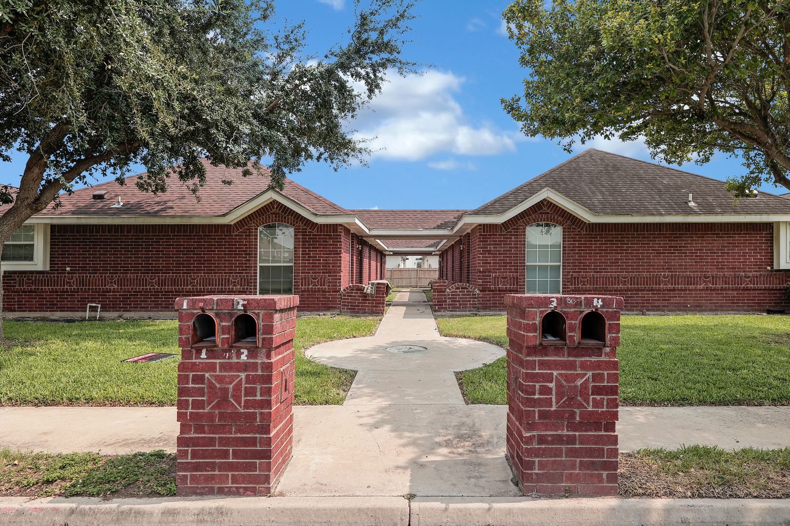 Pharr Apartment: 813 W Bronze Dr