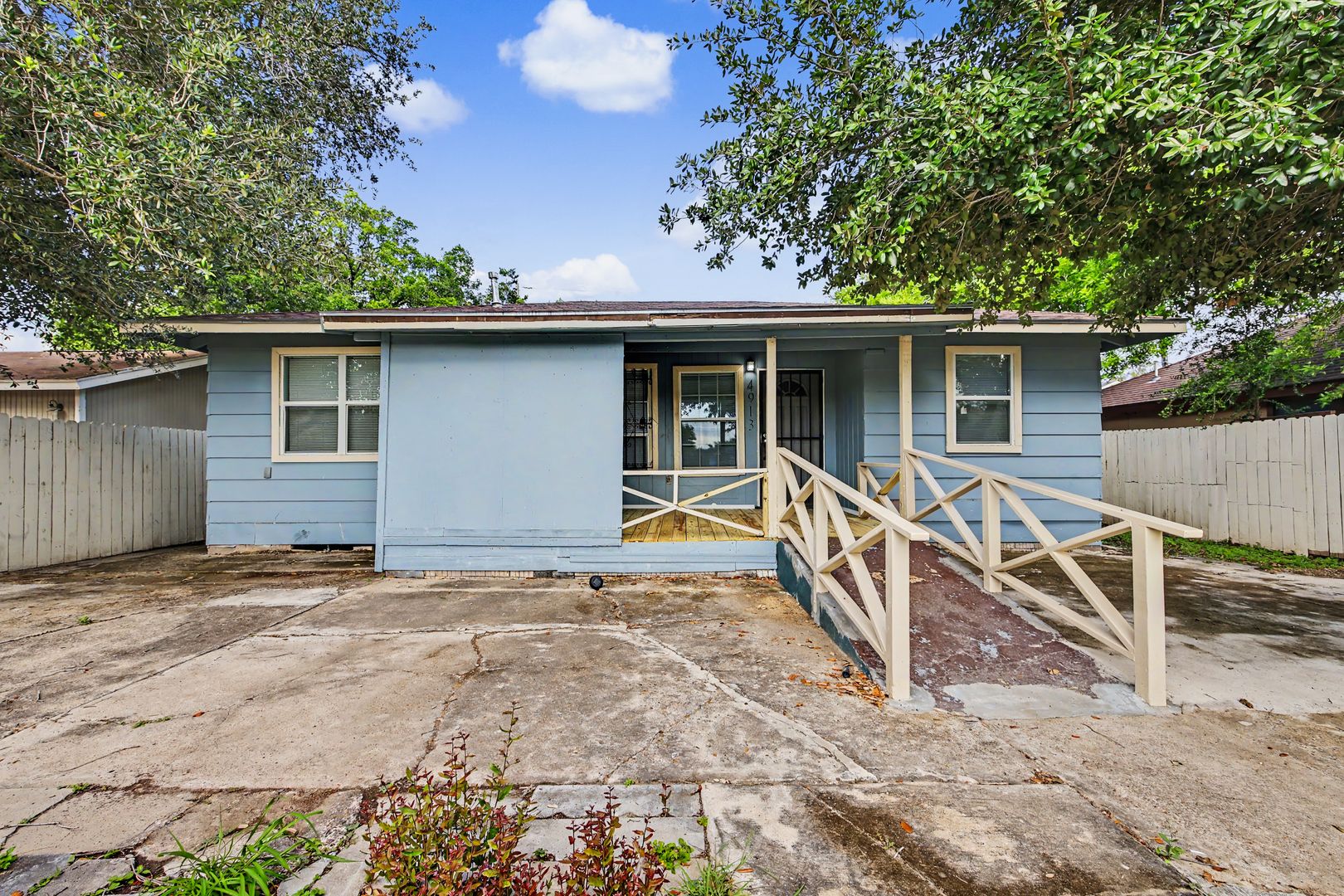 McAllen House: 4913 S 26th St